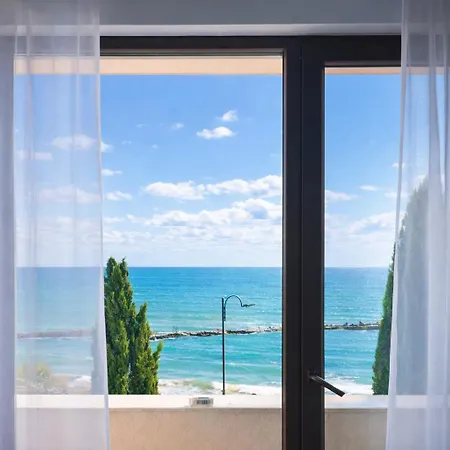 Апартаменты Two Bedrooms Four Seasons - Free Parking - Complex Carpe Diem