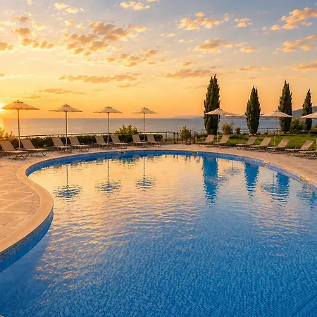 Two Bedrooms Four Seasons - Free Parking - Complex Carpe Diem Apartman *