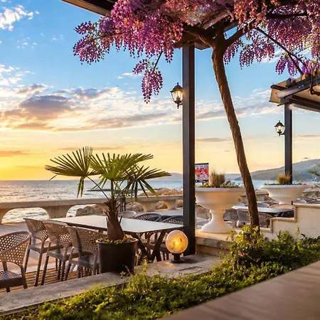 Two Bedrooms Four Seasons - Free Parking - Complex Carpe Diem * Balcsik