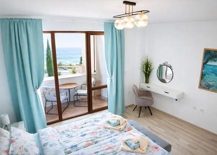 Four Seasons - Two Bedrooms - Free Parking - Complex Carpe Diem *